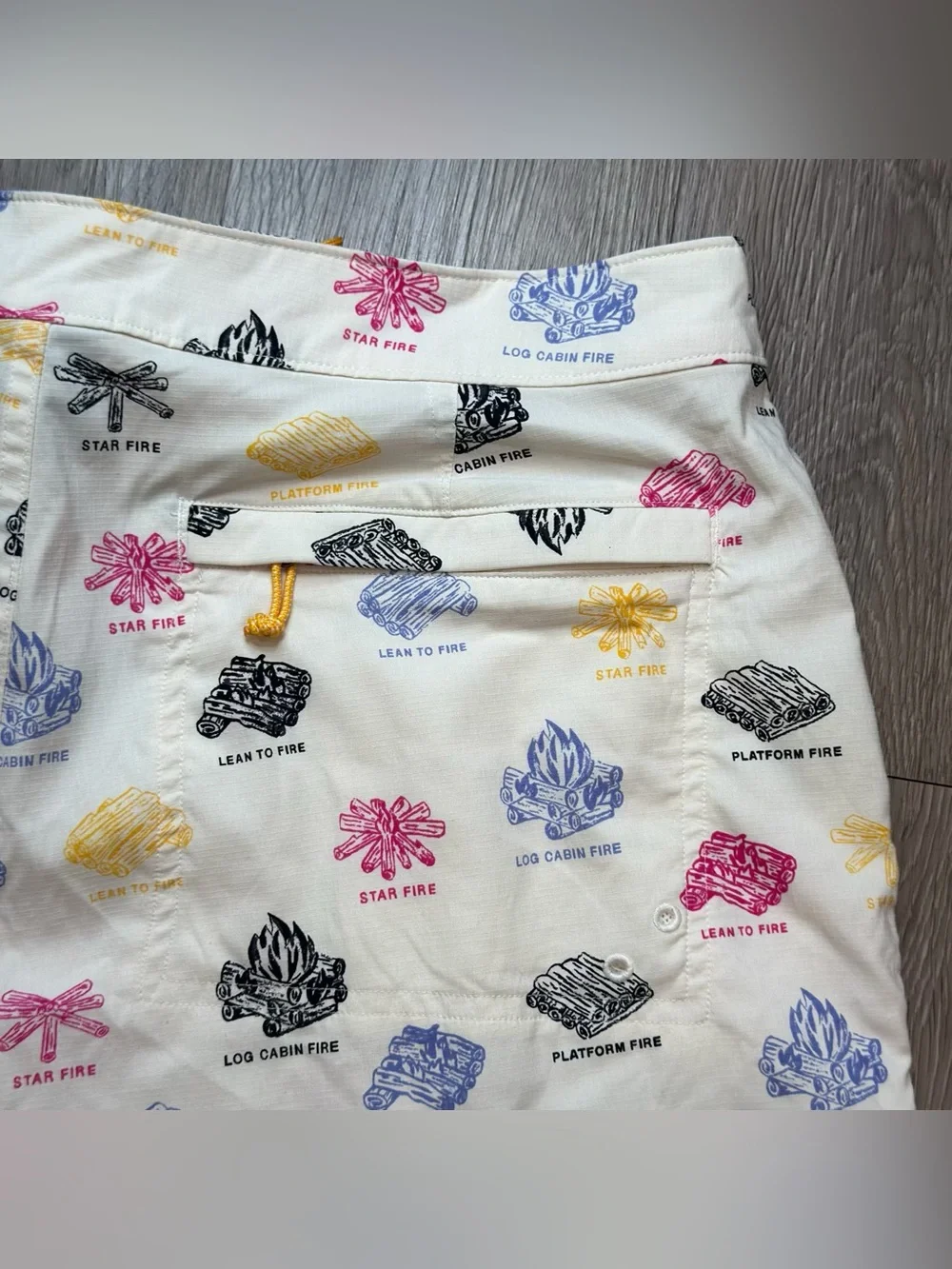 New THE NORTH FACE  SZ 36  Campfire print Swim trunks